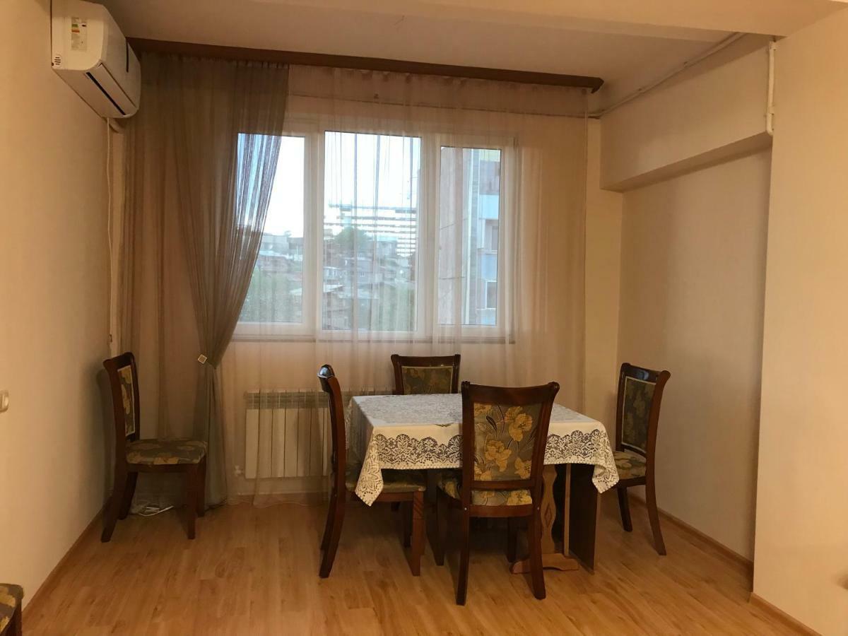 33 Martiros Saryan Street Apartamento Ereván Exterior foto